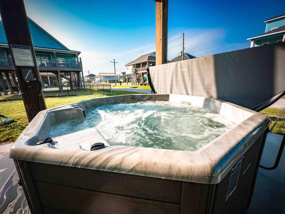 Beachfront - Hot Tub - Bbq - 14 Guests Bolivar Peninsula エクステリア 写真