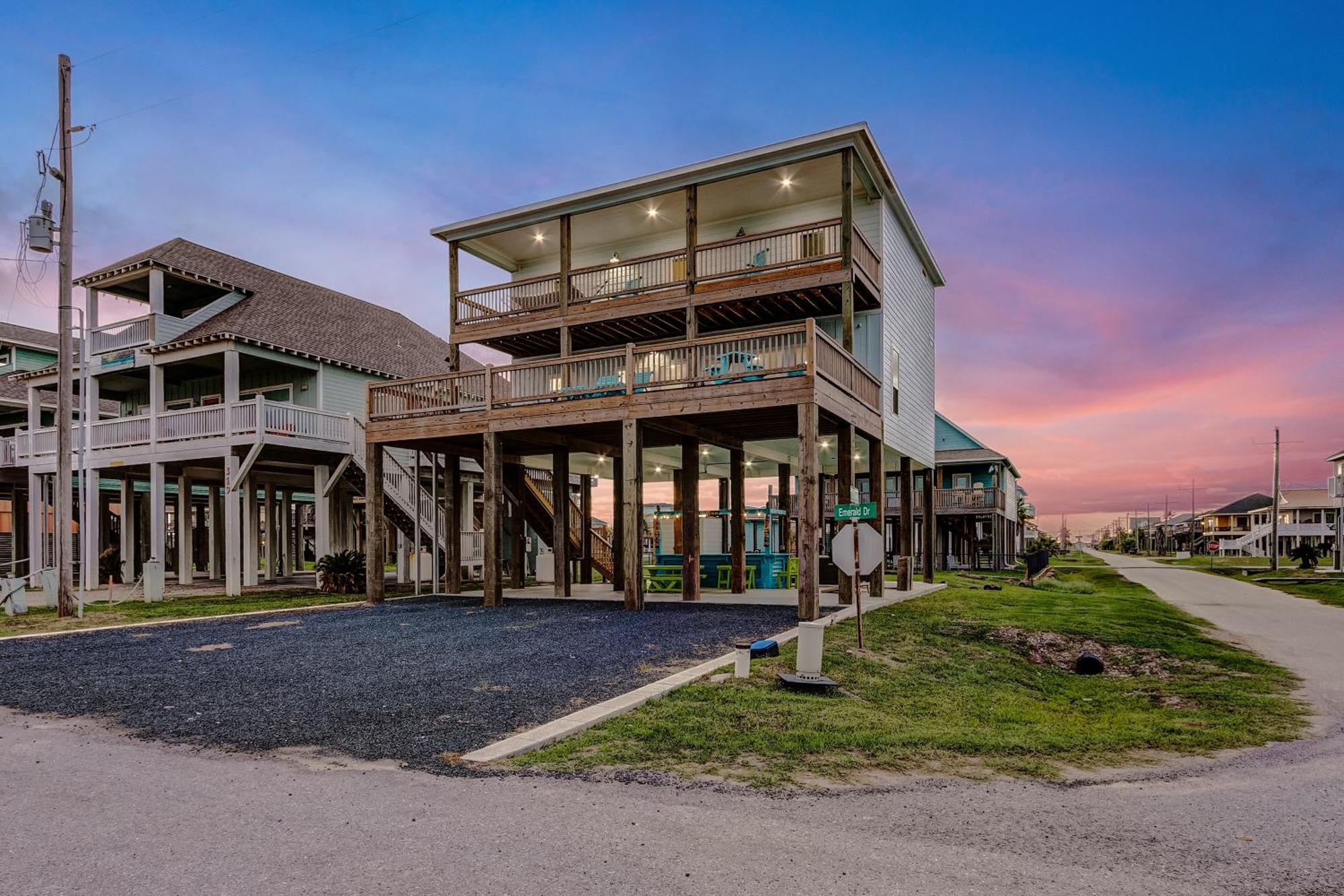 Beachfront - Hot Tub - Bbq - 14 Guests Bolivar Peninsula エクステリア 写真